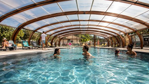 Quel camping choisir ? Top 10 chaînes de camping avec piscine couverte